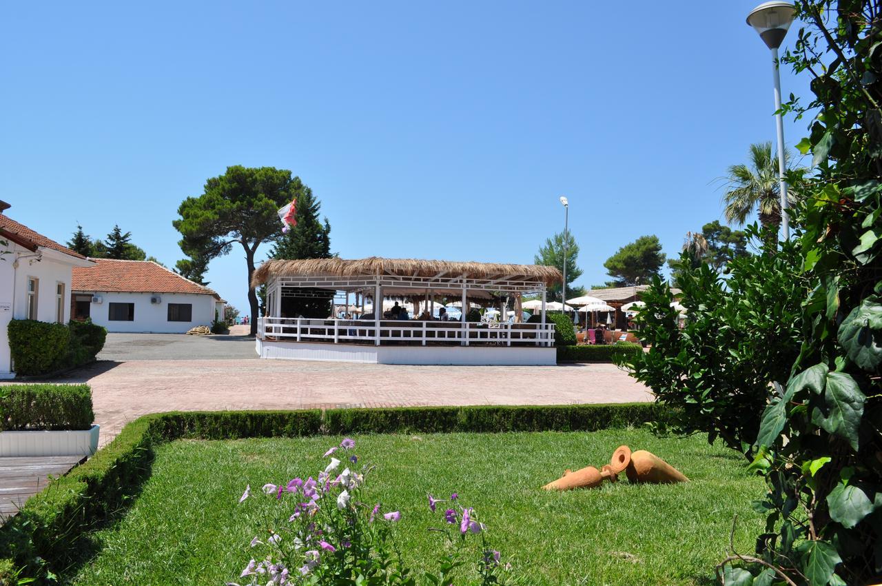 Tropikal Bungalows Durrës Extérieur photo
