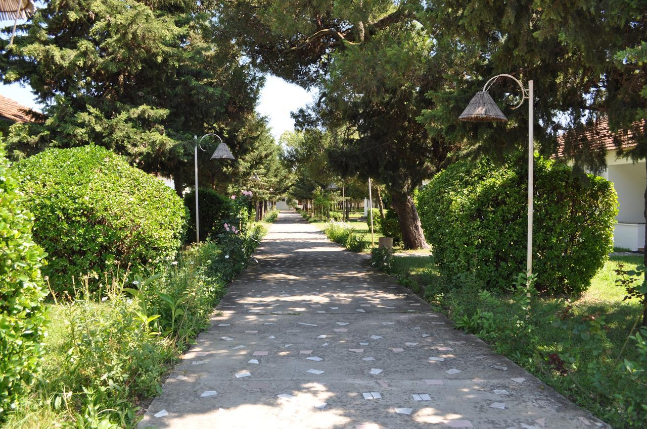Tropikal Bungalows Durrës Extérieur photo