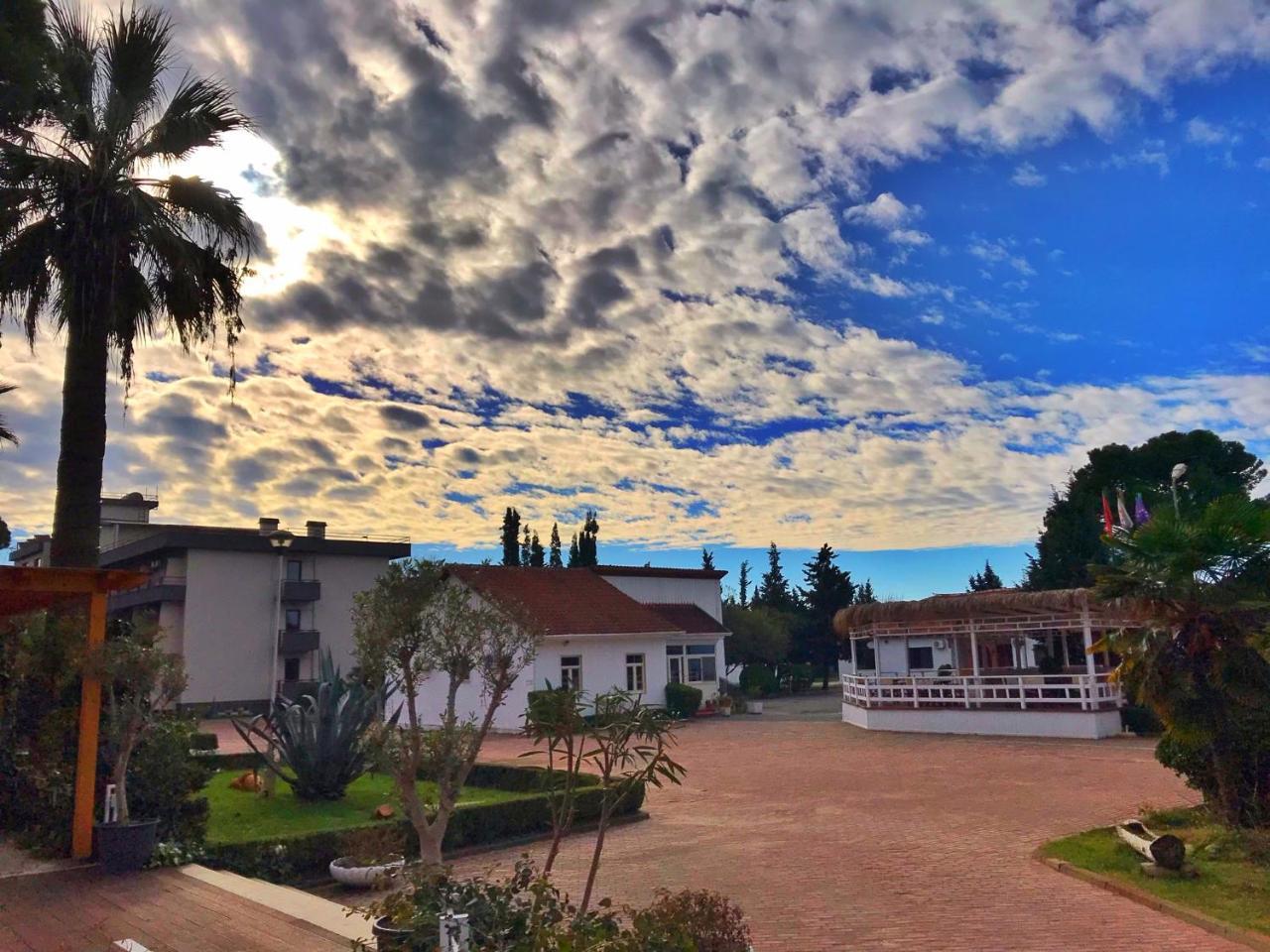 Tropikal Bungalows Durrës Extérieur photo